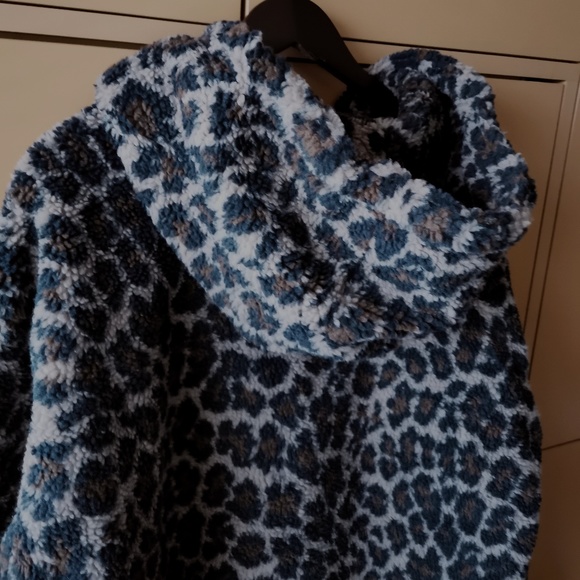 URBAN OUTFITTERS UO Patterned Fleece Hooded Jacket - NWT (L) - Picture 13 of 16